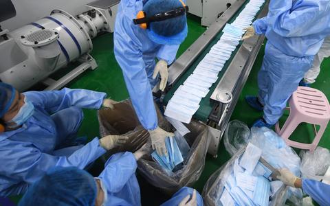 医用口罩惊现苍蝇尸体：初医生品牌陷质量危机，企业承诺彻查并赔偿