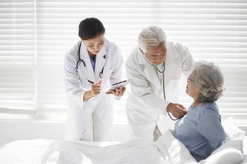 山东诊所贴告示称“放弃低端患者”,医德底线何在?