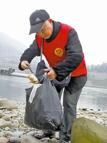 长江上游惊现垃圾带，金沙江生态警钟再次敲响