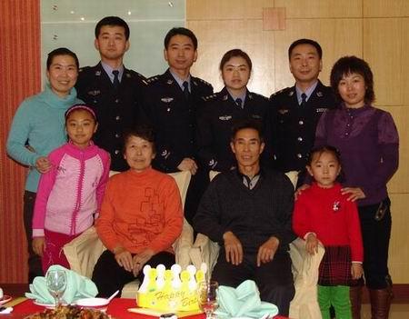 13年警民全家福背后的经济密码:安徽基层治理如何成为营商环境新引擎