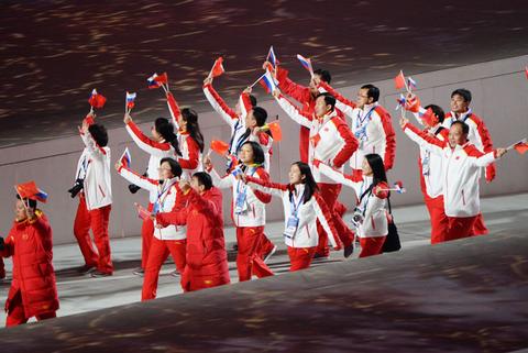 冰雪盛宴启幕米兰 中国军团惊艳亮相——第25届冬奥会开幕式盛大举行